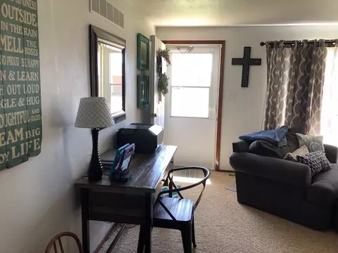 1275 Sunview Dr, Canton, IL 61520 photo 2