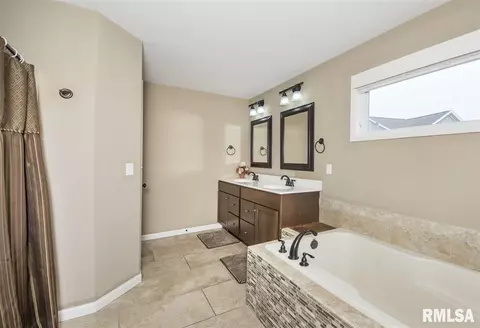 11007 N Mosscliff Ct, Dunlap, IL 61525 photo 24