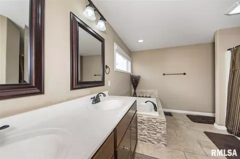 11007 N Mosscliff Ct, Dunlap, IL 61525 photo 22