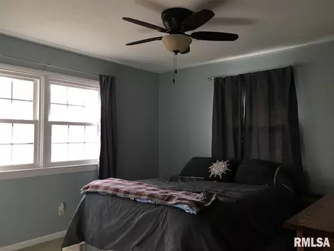 1108 Memorial Dr, Macomb, IL 61455 photo 9
