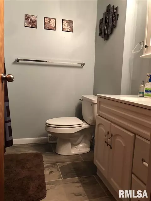 1108 Memorial Dr, Macomb, IL 61455 photo 12