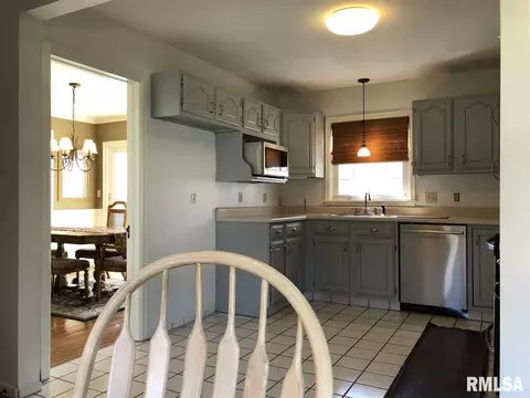 700 Memorial Dr, Macomb, IL 61455 photo 9