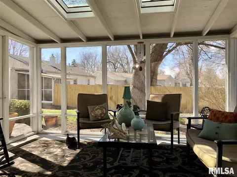 700 Memorial Dr, Macomb, IL 61455 photo 21