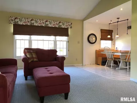 700 Memorial Dr, Macomb, IL 61455 photo 12