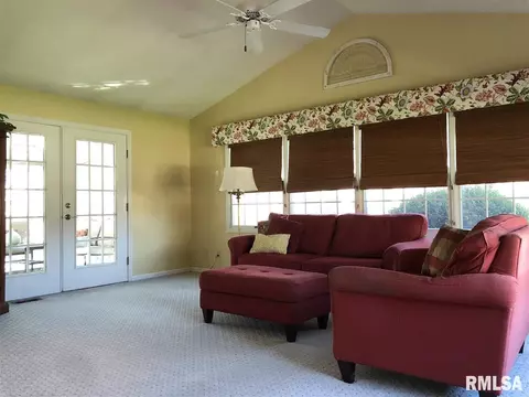 700 Memorial Dr, Macomb, IL 61455 photo 14