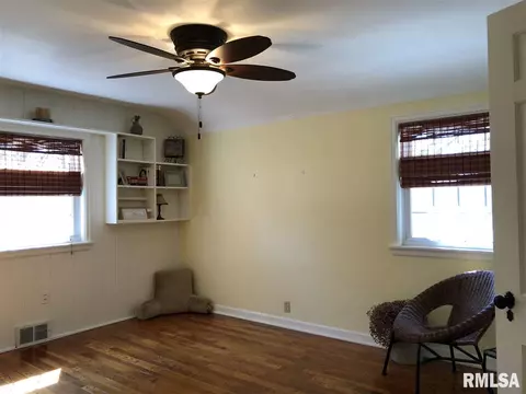 700 Memorial Dr, Macomb, IL 61455 photo 23