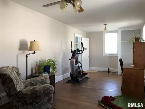 323 E Jefferson St, Macomb, IL 61455 photo 9