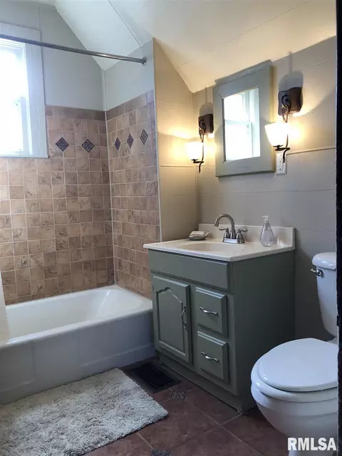 323 E Jefferson St, Macomb, IL 61455 photo 11