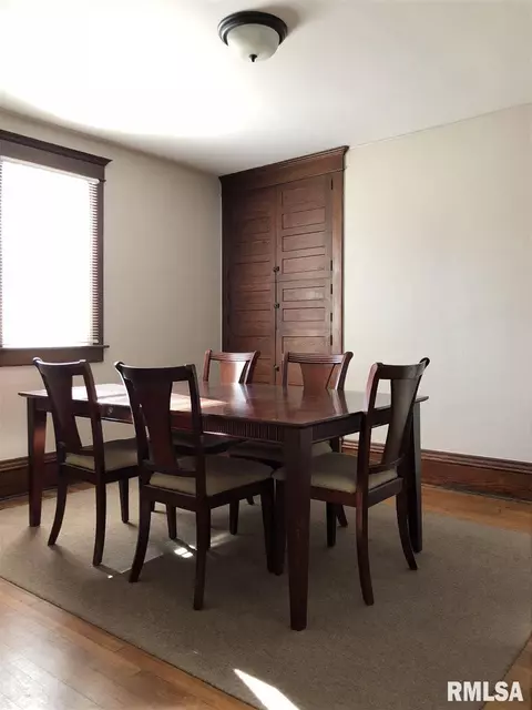 323 E Jefferson St, Macomb, IL 61455 photo 5