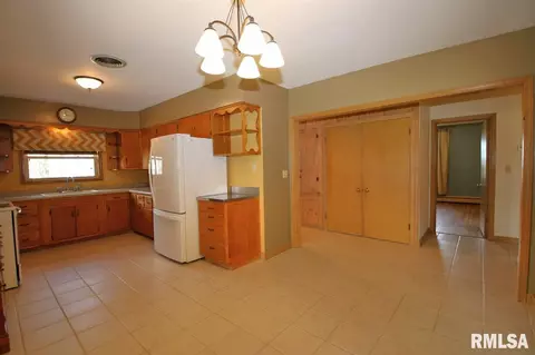 102 W Robinson, Goodfield, IL 61742 photo 17