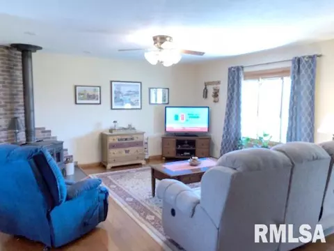 10398 E Cameron Rd, Cuba, IL 61427 photo 3