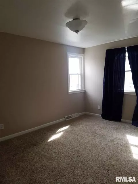 227 Jana Rd, Macomb, IL 61455 photo 11