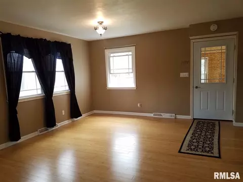 227 Jana Rd, Macomb, IL 61455 photo 3