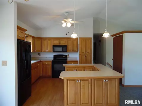 9228 S Jt Ct, Mapleton, IL 61547 photo 4