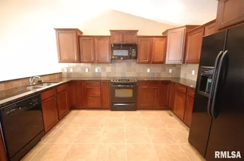 101 W Hillside Ct, Dunlap, IL 61525 photo 6