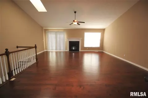 101 W Hillside Ct, Dunlap, IL 61525 photo 2