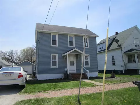 860 E Locust St, Canton, IL 61520 photo 1