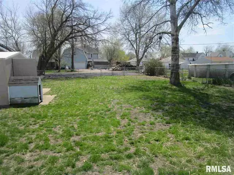 860 E Locust St, Canton, IL 61520 photo 23