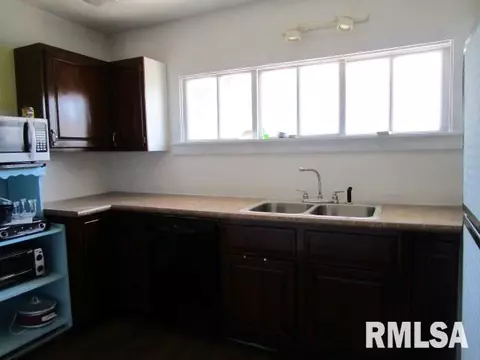 860 E Locust St, Canton, IL 61520 photo 10