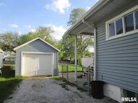 860 E Locust St, Canton, IL 61520 photo 29