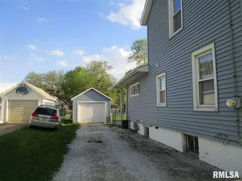 860 E Locust St, Canton, IL 61520 photo 28