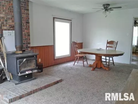 860 E Locust St, Canton, IL 61520 photo 12