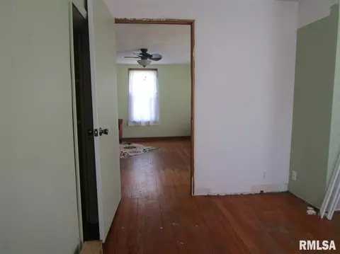 860 E Locust St, Canton, IL 61520 photo 8