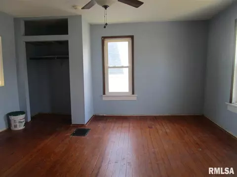 860 E Locust St, Canton, IL 61520 photo 18