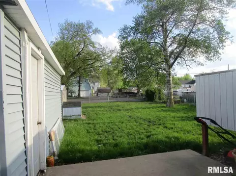 860 E Locust St, Canton, IL 61520 photo 30