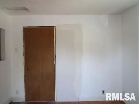860 E Locust St, Canton, IL 61520 photo 16