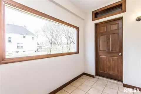 209 E Thrush Ave, Peoria, IL 61603 photo 5