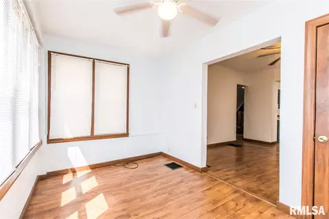 209 E Thrush Ave, Peoria, IL 61603 photo 9