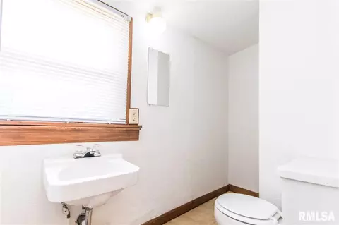 209 E Thrush Ave, Peoria, IL 61603 photo 23