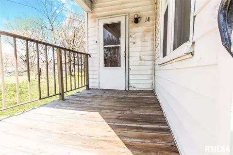 209 E Thrush Ave, Peoria, IL 61603 photo 4