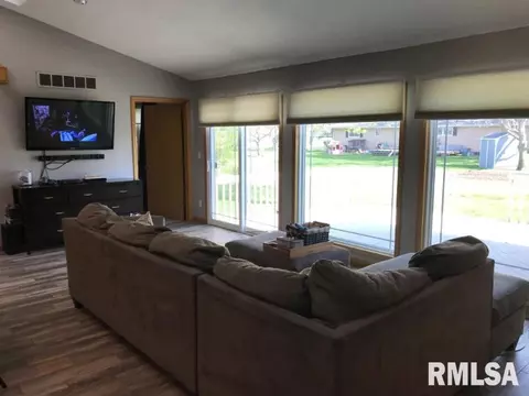1207 Rebecca Ln, Macomb, IL 61455 photo 8
