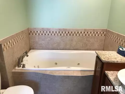 1207 Rebecca Ln, Macomb, IL 61455 photo 10