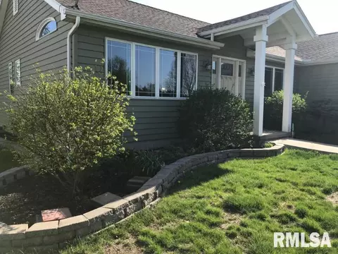 1207 Rebecca Ln, Macomb, IL 61455 photo 3