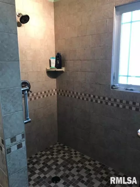 1207 Rebecca Ln, Macomb, IL 61455 photo 11