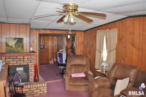 1021 E Olive, Canton, IL 61520 photo 4