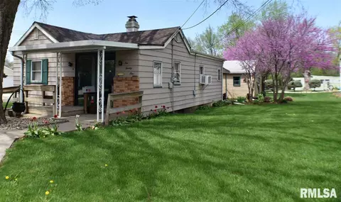 1021 E Olive, Canton, IL 61520 photo 1