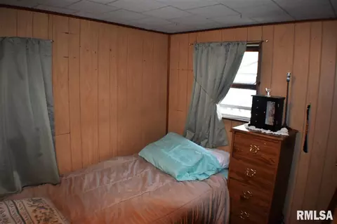 1021 E Olive, Canton, IL 61520 photo 9