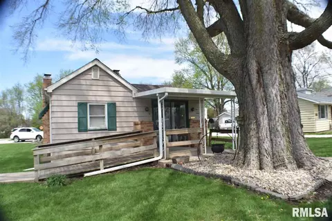 1021 E Olive, Canton, IL 61520 photo 2