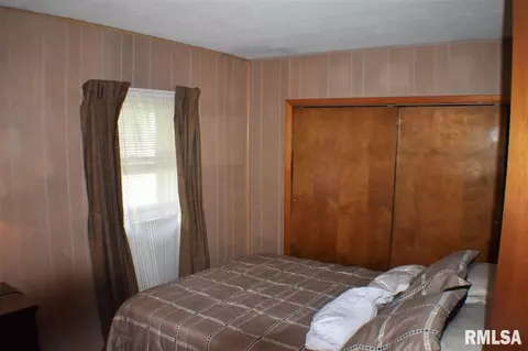 1021 E Olive, Canton, IL 61520 photo 3