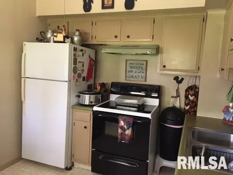 335 W Chase, Macomb, IL 61455 photo 8