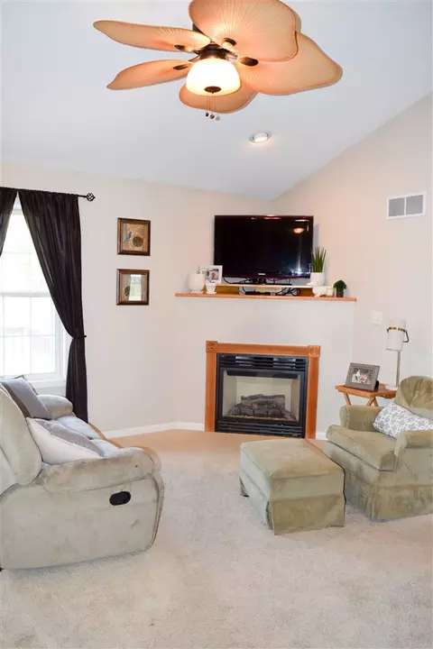 2104 Easter Ave, Pekin, IL 61554 photo 4