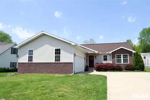 2104 Easter Ave, Pekin, IL 61554 photo 1