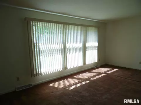 109 Jana Rd, Macomb, IL 61455 photo 4