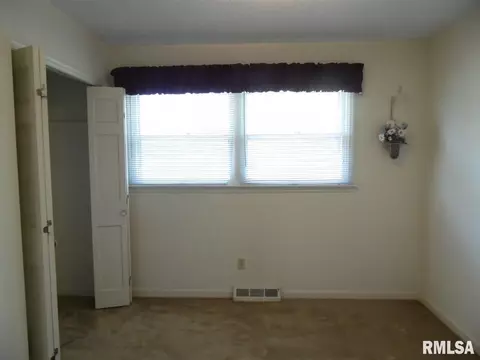 109 Jana Rd, Macomb, IL 61455 photo 16