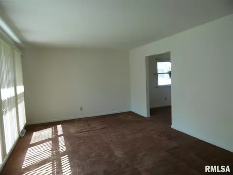 109 Jana Rd, Macomb, IL 61455 photo 3