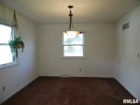 109 Jana Rd, Macomb, IL 61455 photo 6